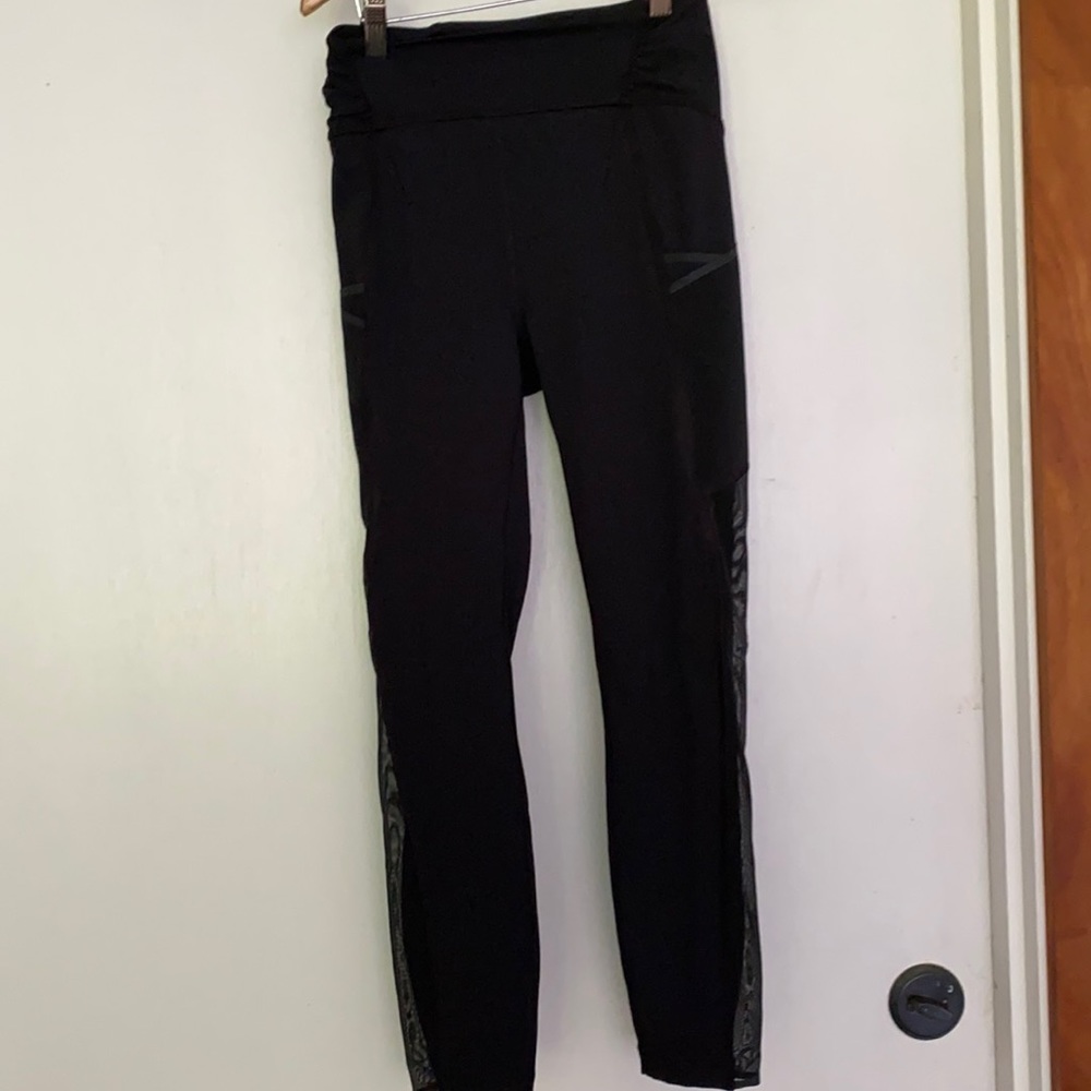 Lululemon Black 24” legging pants size 6